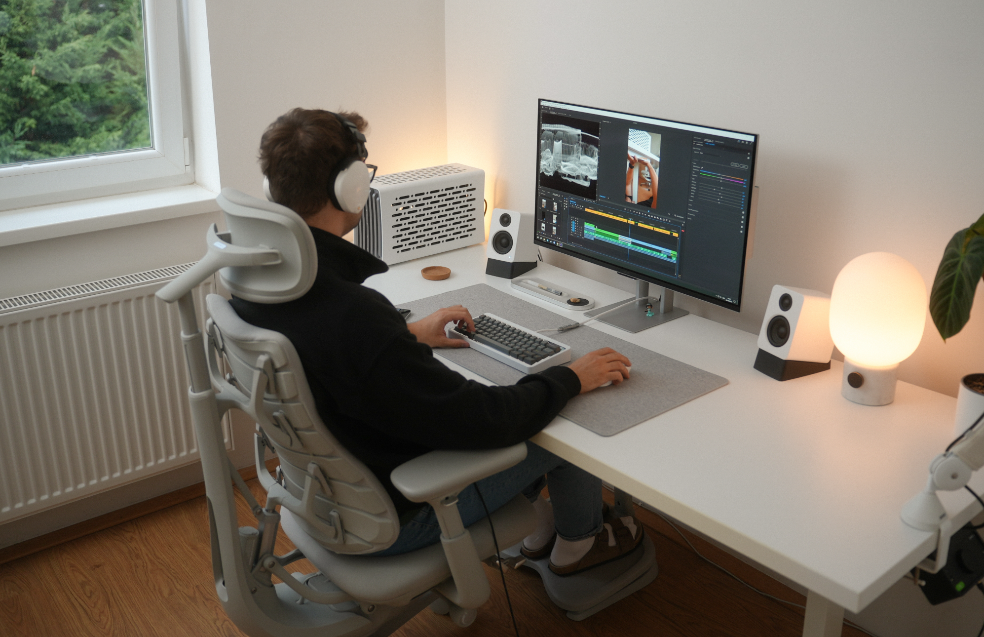 Standing Desk vs Ergonomic Chair: What Your Back Needs First